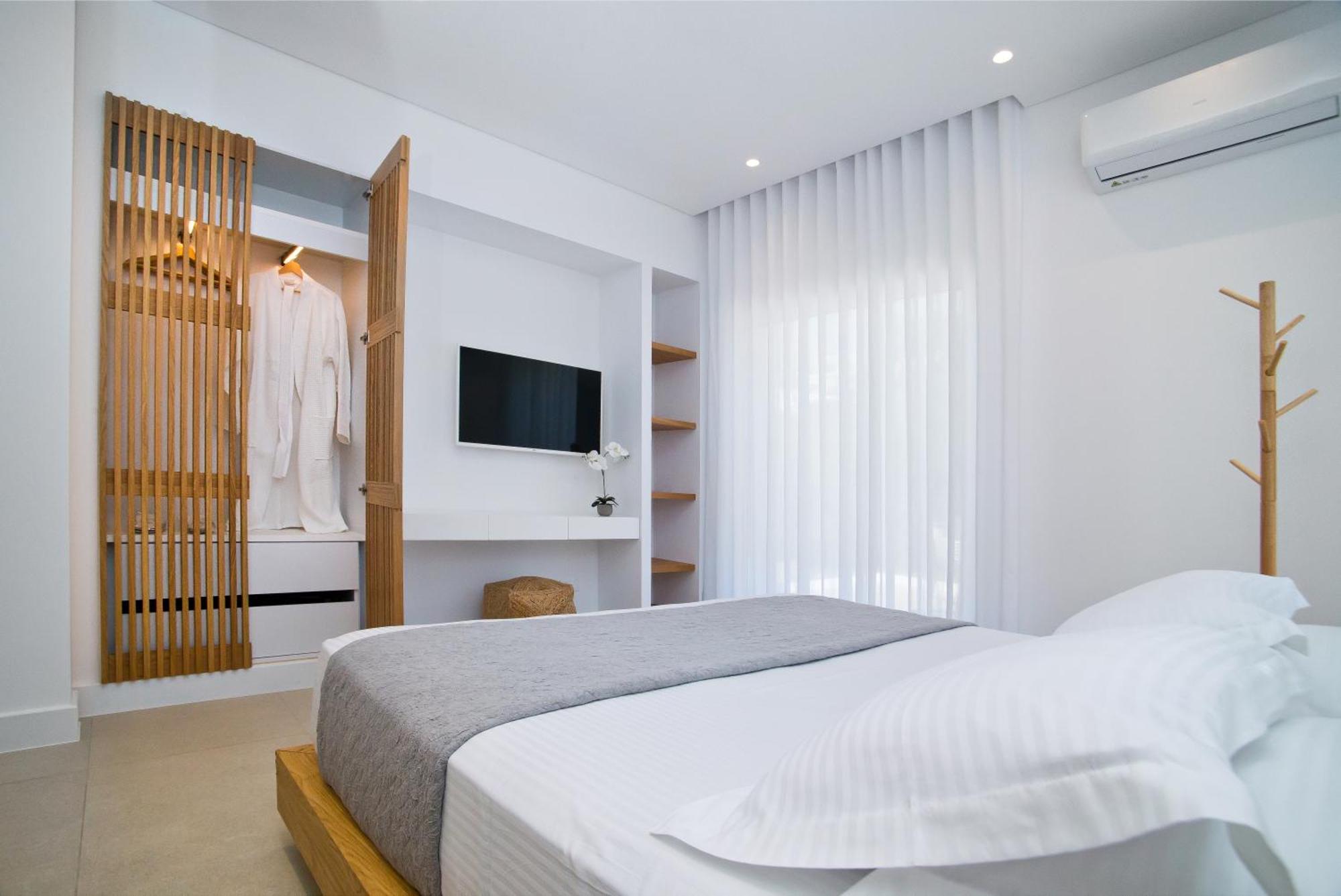 Almyra Seaside Luxury Apartment