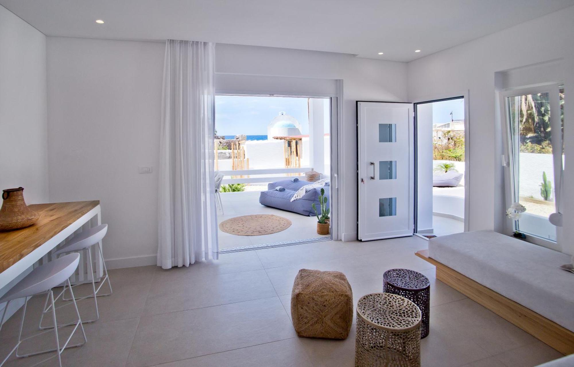 Almyra Seaside Luxury Apartment