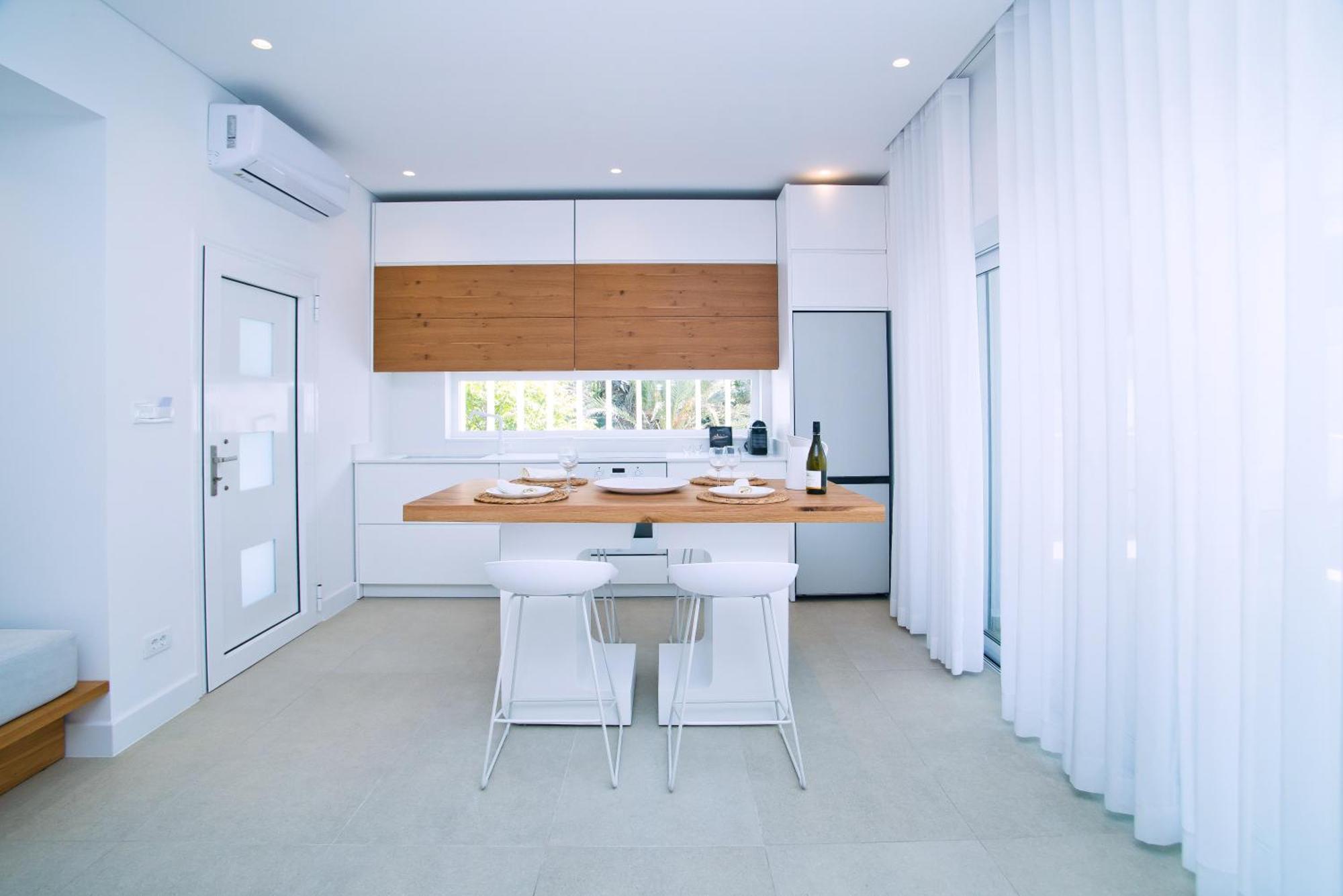 Almyra Seaside Luxury Apartment