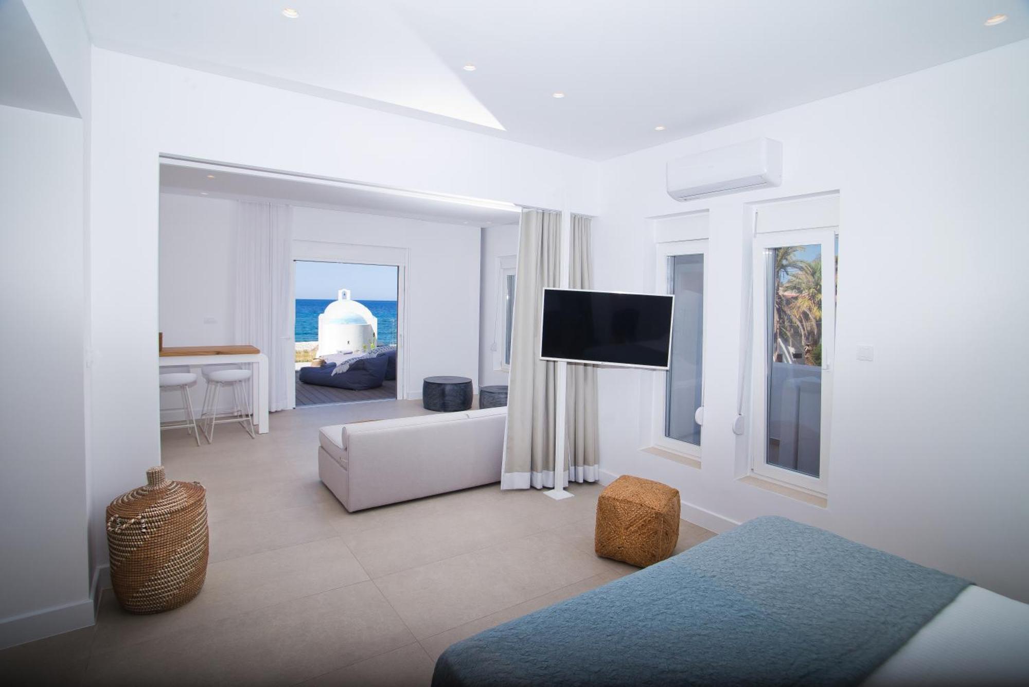 Almyra Seaside Luxury Apartment *