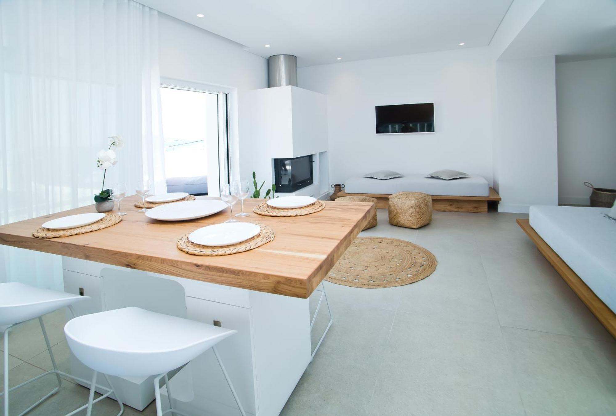 Almyra Seaside Luxury Apartment